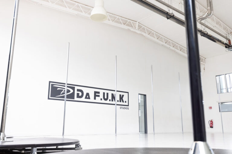 PoleDance-Studio-